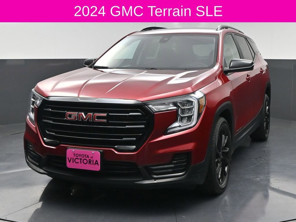 Used 2024 GMC Terrain SLE w/ Driver Convenience Package image 2