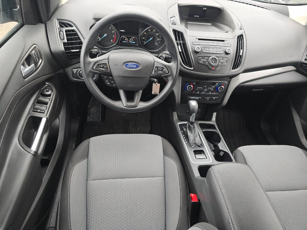 Used 2017 Ford Escape SE w/ SE Cold Weather Package image 10