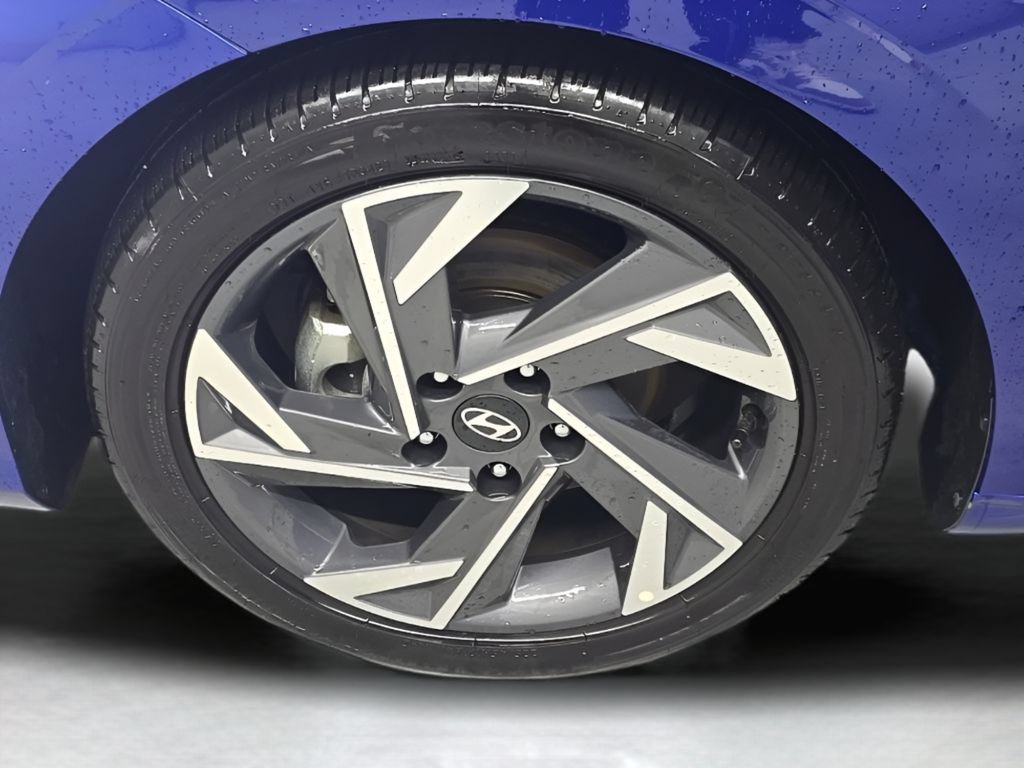 Certified 2025 Hyundai Elantra Limited FWD image 40