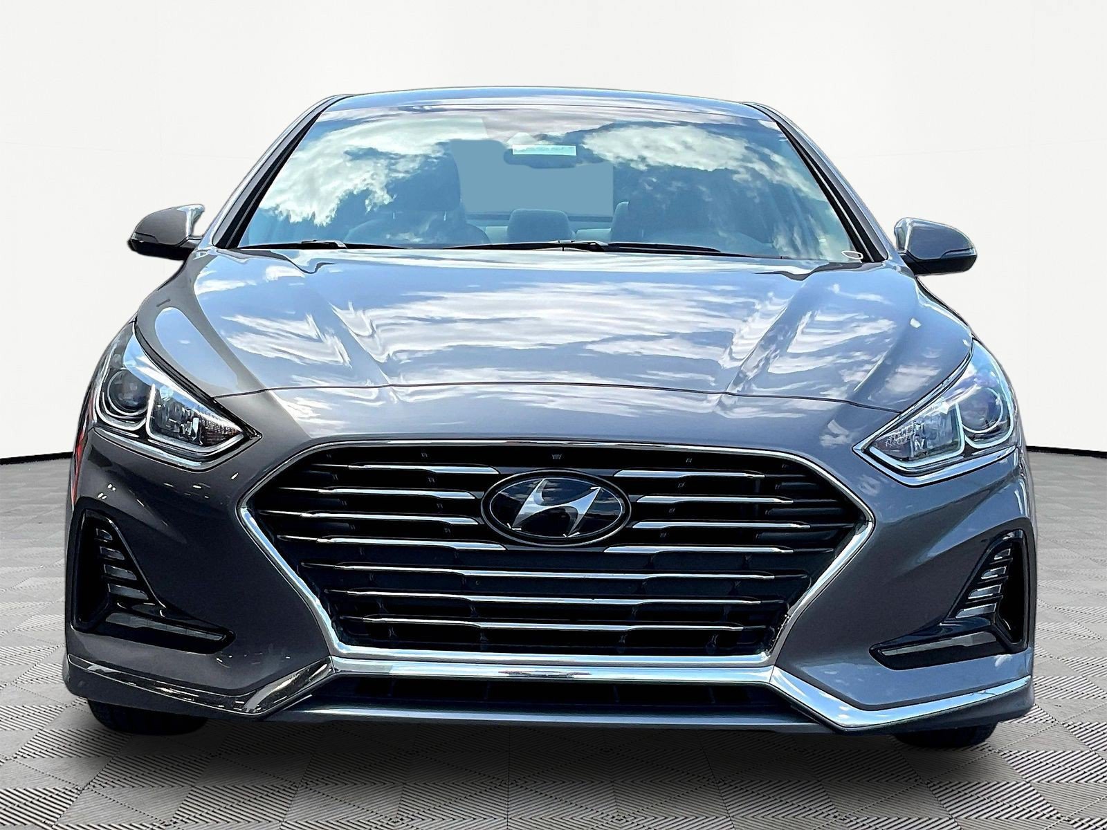 Used 2018 Hyundai Sonata SEL w/ Tech Package 02 FWD image 2
