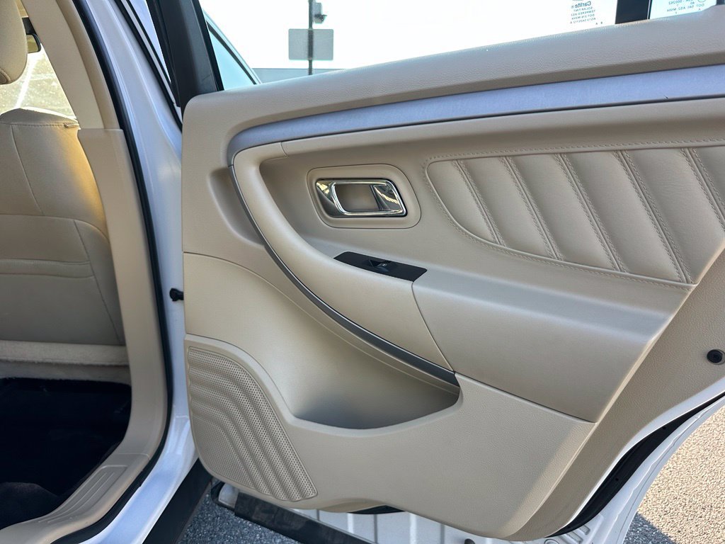 Used 2018 Ford Taurus SE FWD image 18