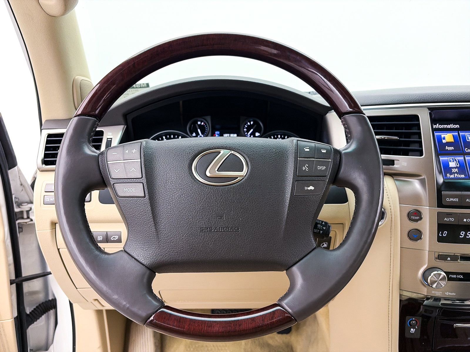 Used 2013 Lexus LX 570 4WD w/ Luxury Pkg w/Pre-crash image 29