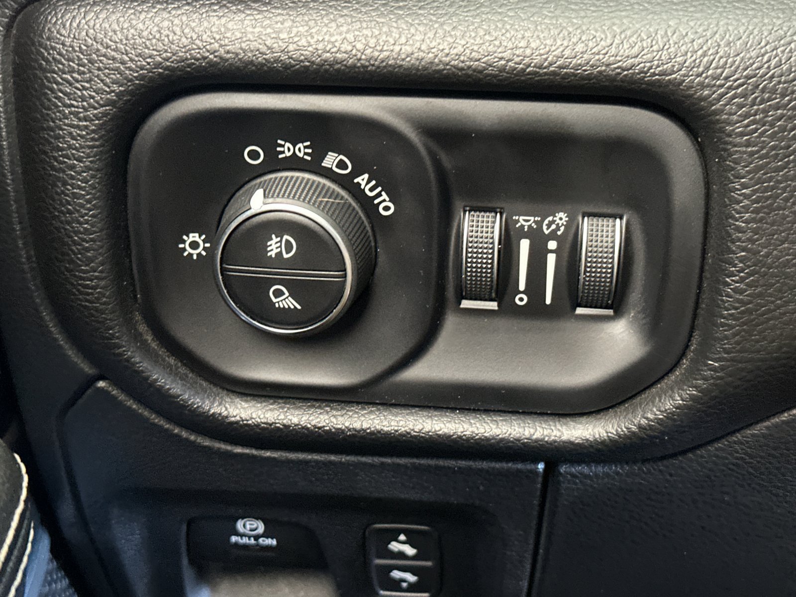 Used 2022 RAM 1500 Laramie RWD image 30