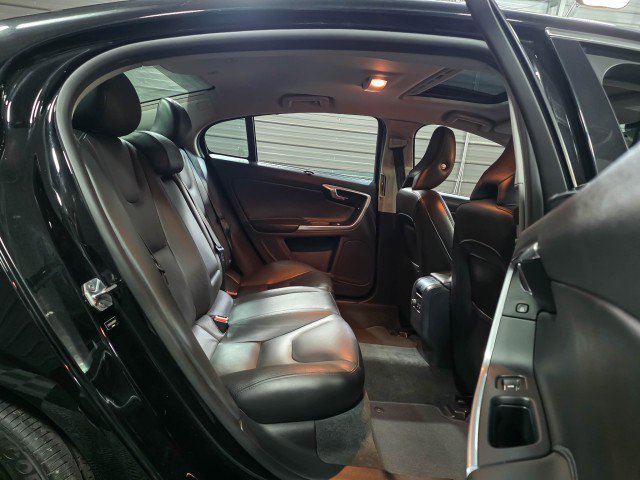 Used 2017 Volvo S60 T5 Inscription w/ Climate Package image 18