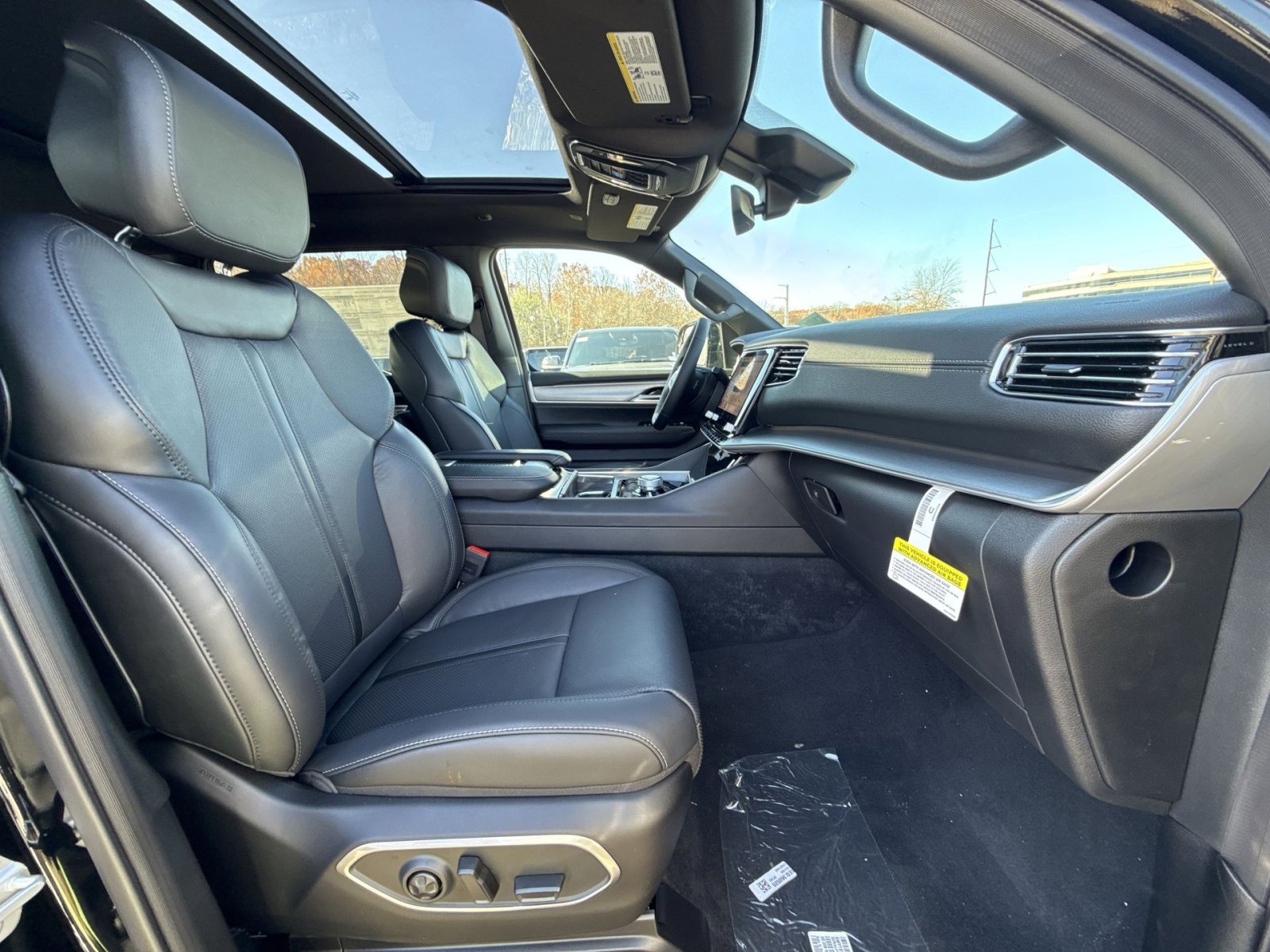 New 2025 Jeep Wagoneer L Series II image 28