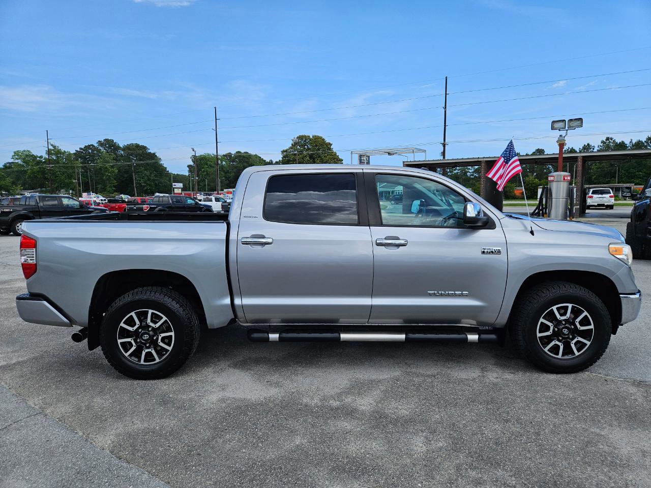 Used 2017 Toyota Tundra Limited w/ Limited Premium Package AWD/4WD image 7