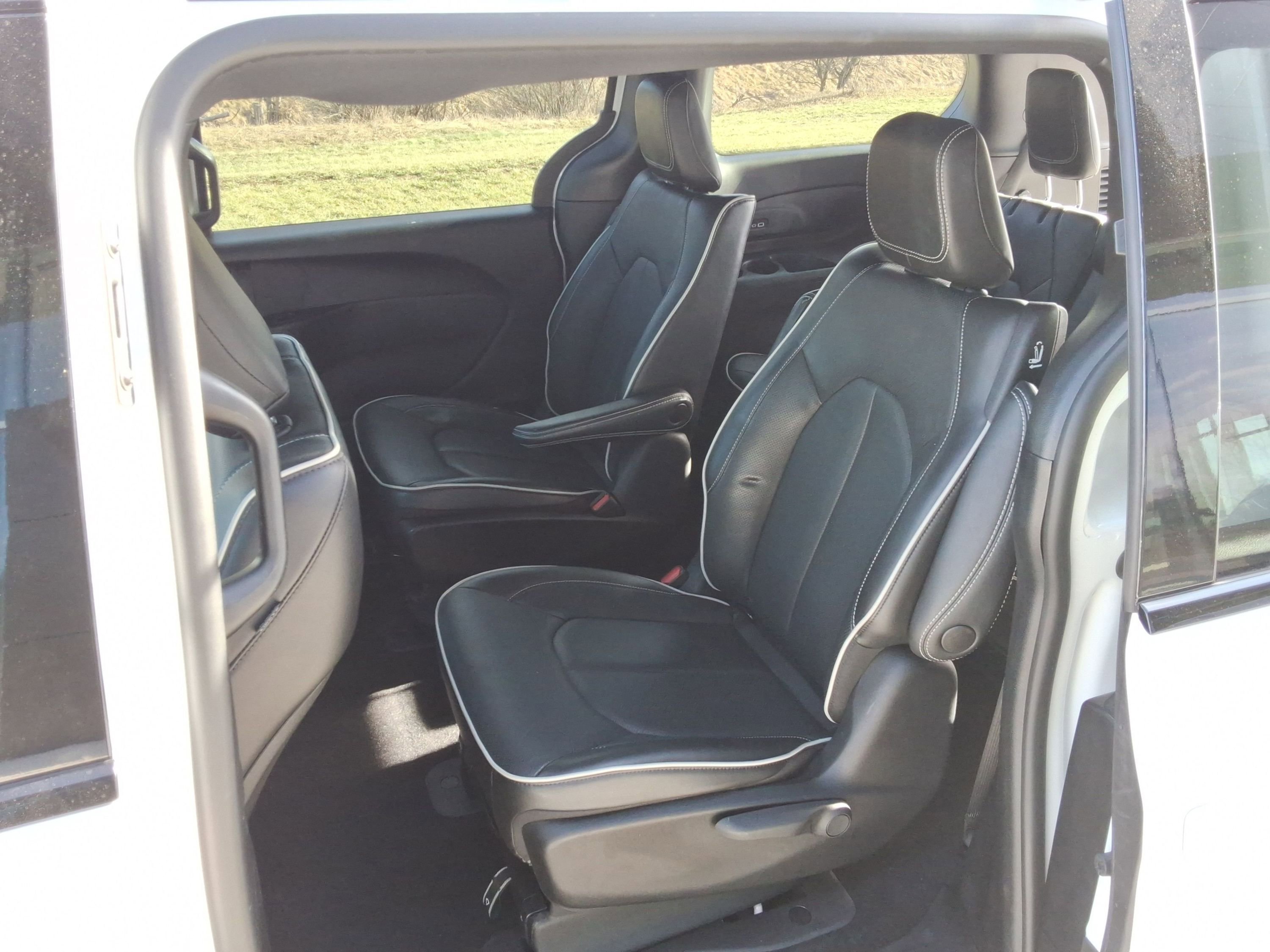 Used 2022 Chrysler Pacifica Limited w/ S Appearance Package image 29