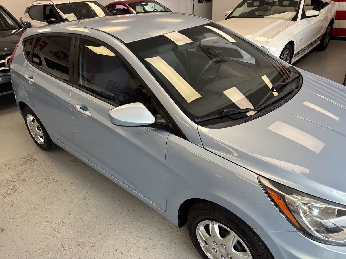 Used 2012 Hyundai Accent GS image 4