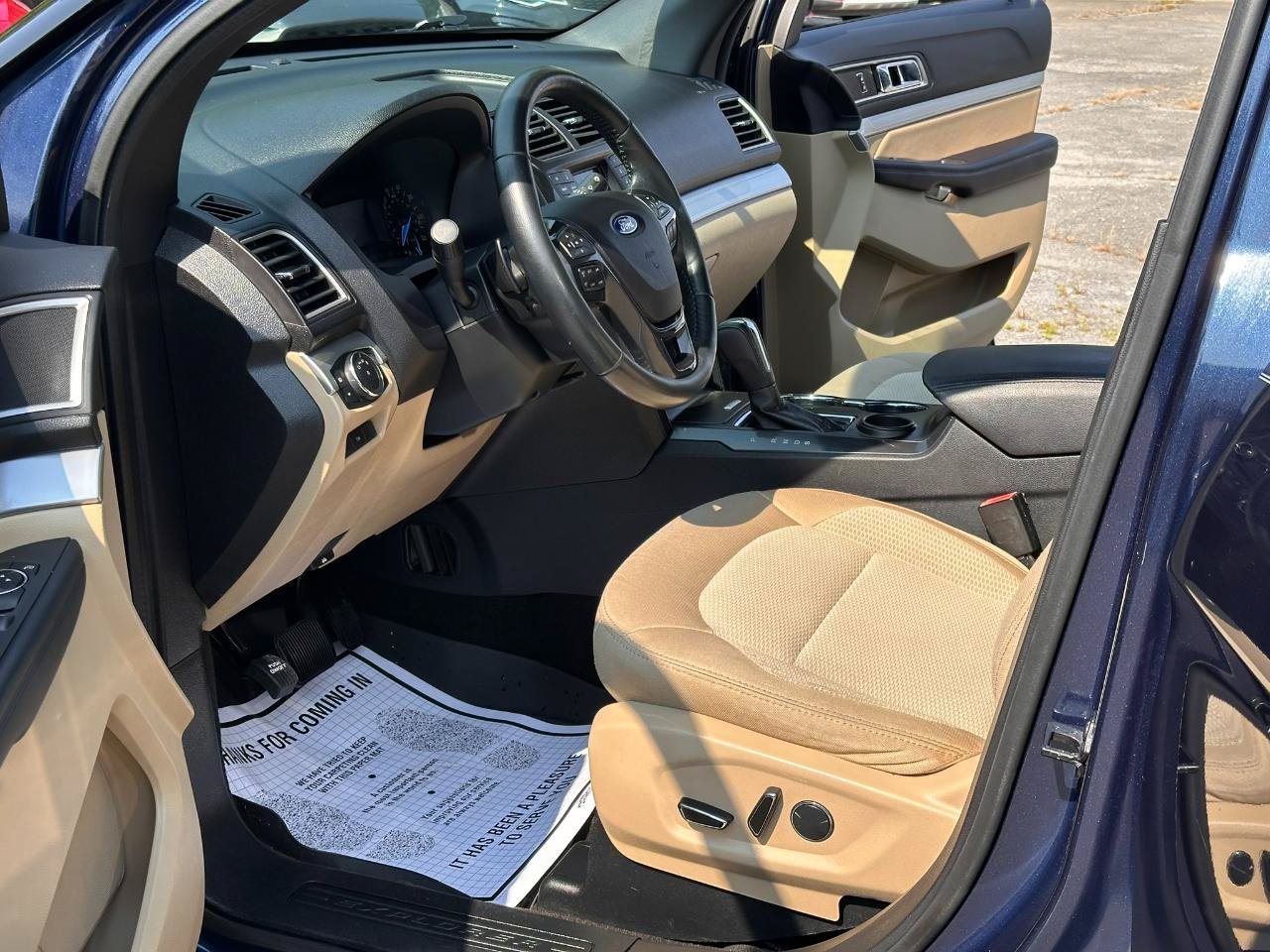 Used 2017 Ford Explorer XLT FWD image 12