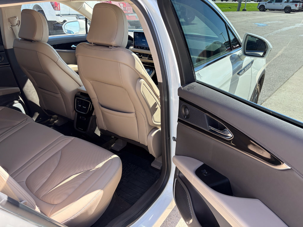 Used 2022 Lincoln Nautilus Reserve w/ Equipment Group 201A AWD/4WD image 17