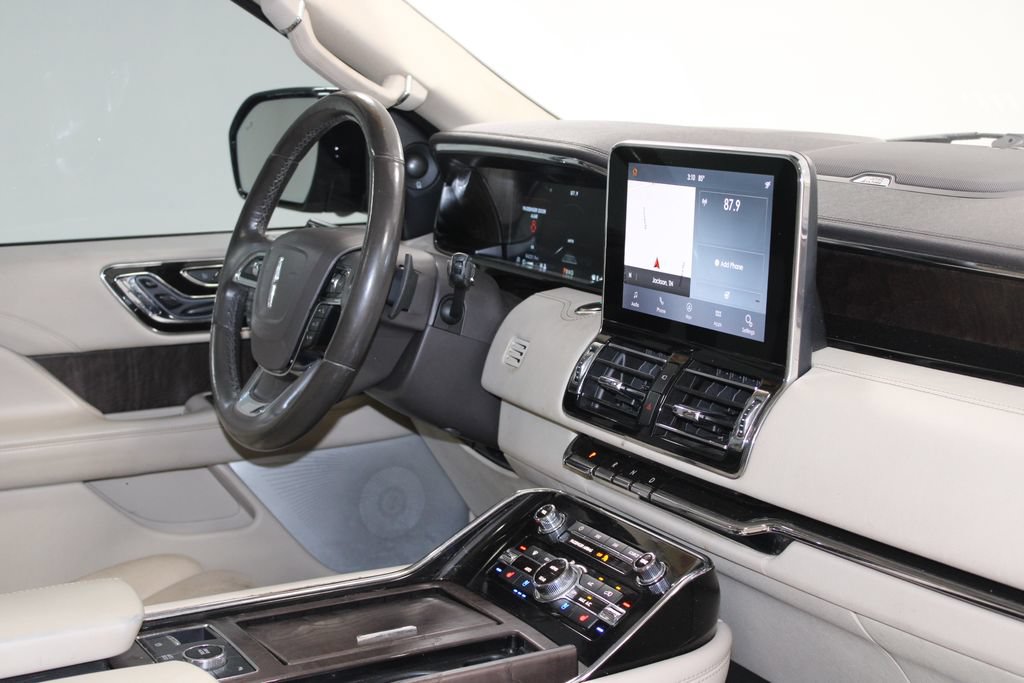 Used 2020 Lincoln Navigator L Reserve w/ Luxury Package AWD/4WD image 32