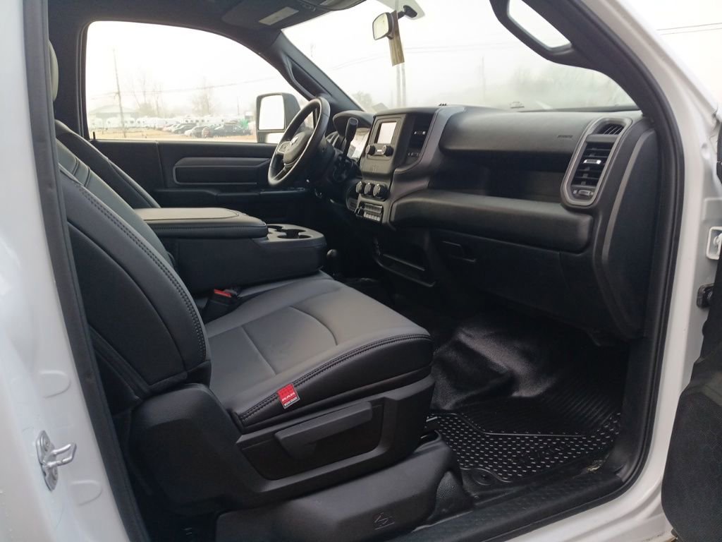 New 2024 RAM 5500 Tradesman image 29