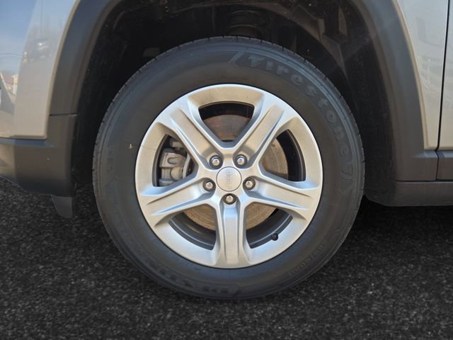 Used 2023 Jeep Compass Sport image 4
