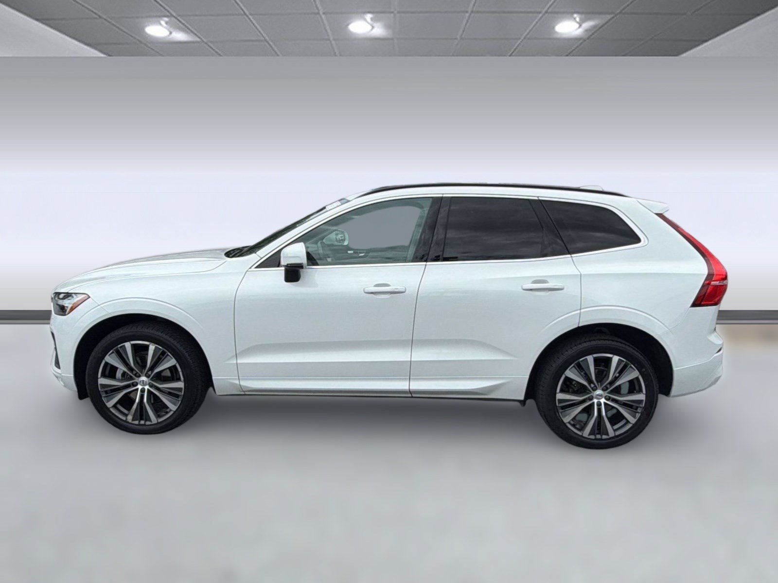 Certified 2022 Volvo XC60 B5 Momentum w/ Climate Package AWD/4WD image 2