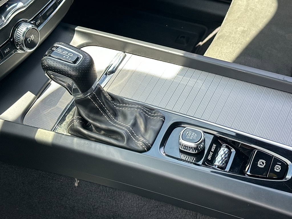 Used 2019 Volvo XC60 T6 R-Design w/ Protection Package image 18