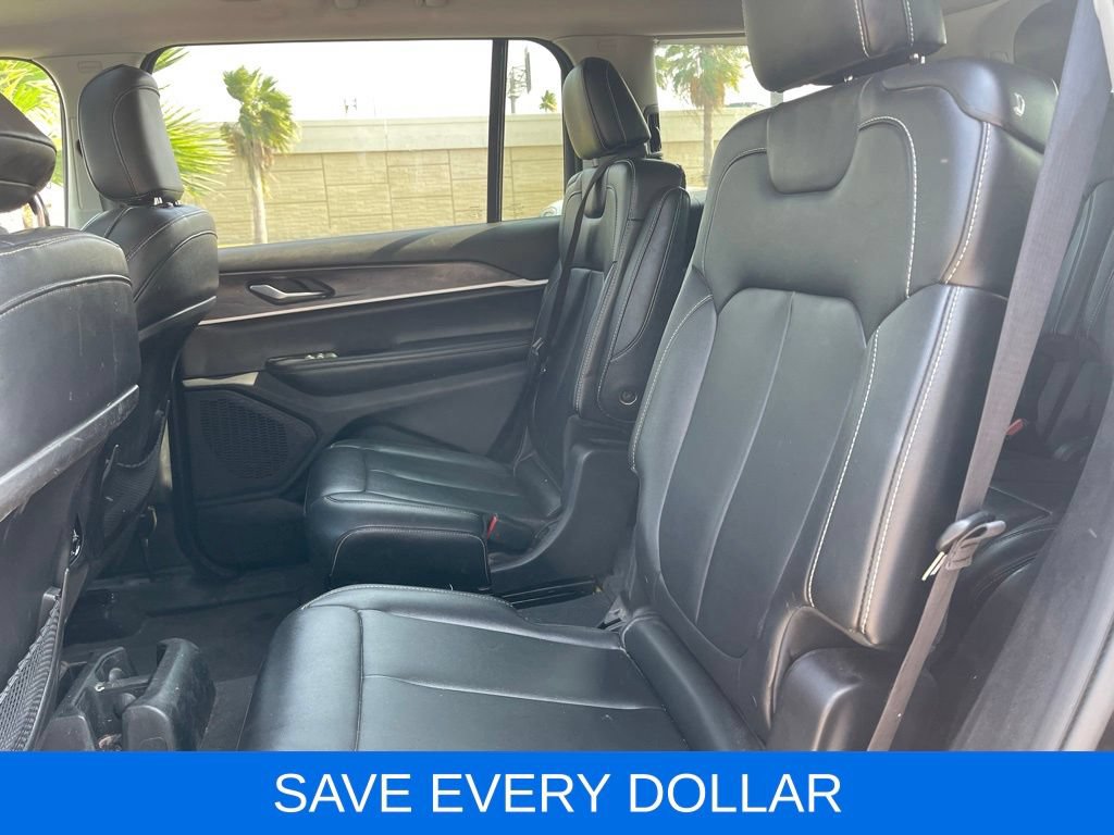 Used 2023 Jeep Grand Cherokee L Limited AWD/4WD image 16