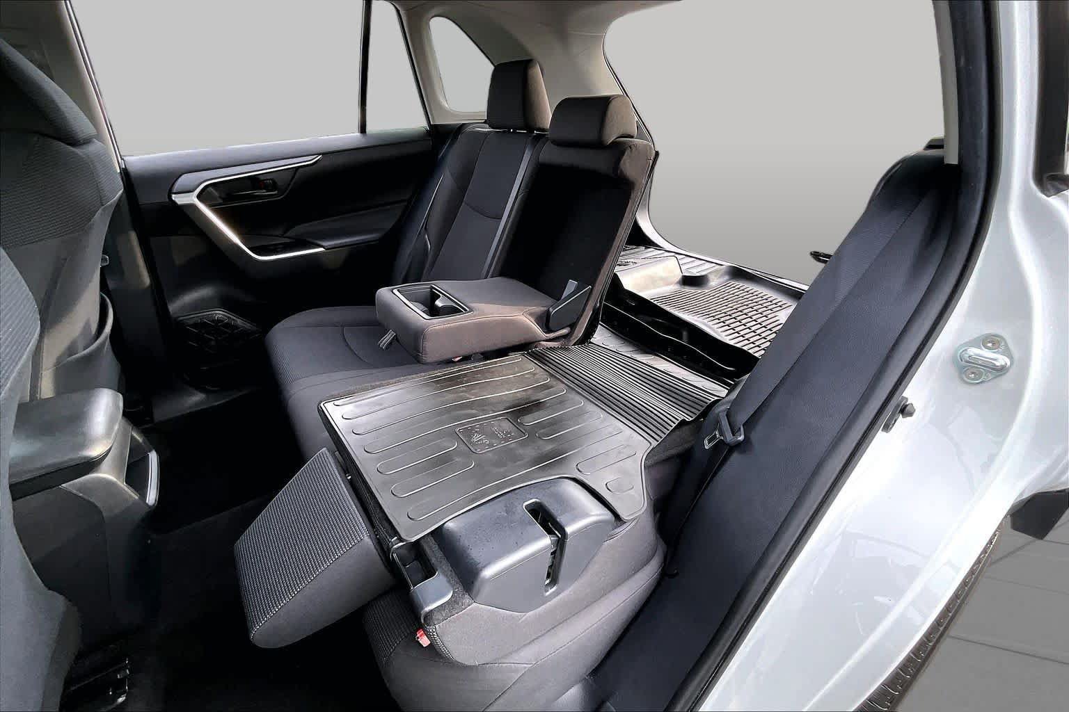 Used 2020 Toyota RAV4 LE w/ All Weather Liner Package FWD image 20