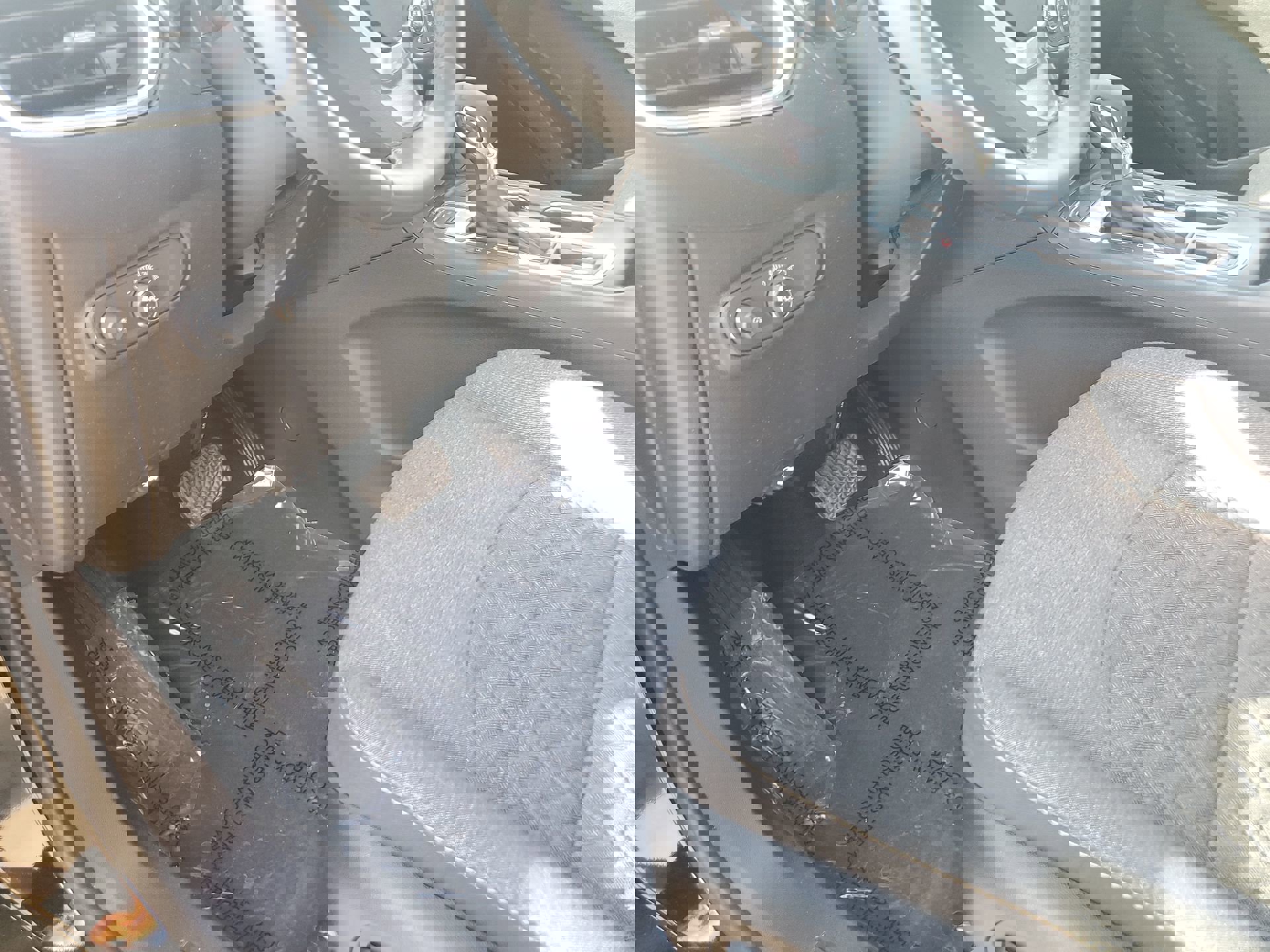 Used 2023 Chevrolet Equinox LT image 25