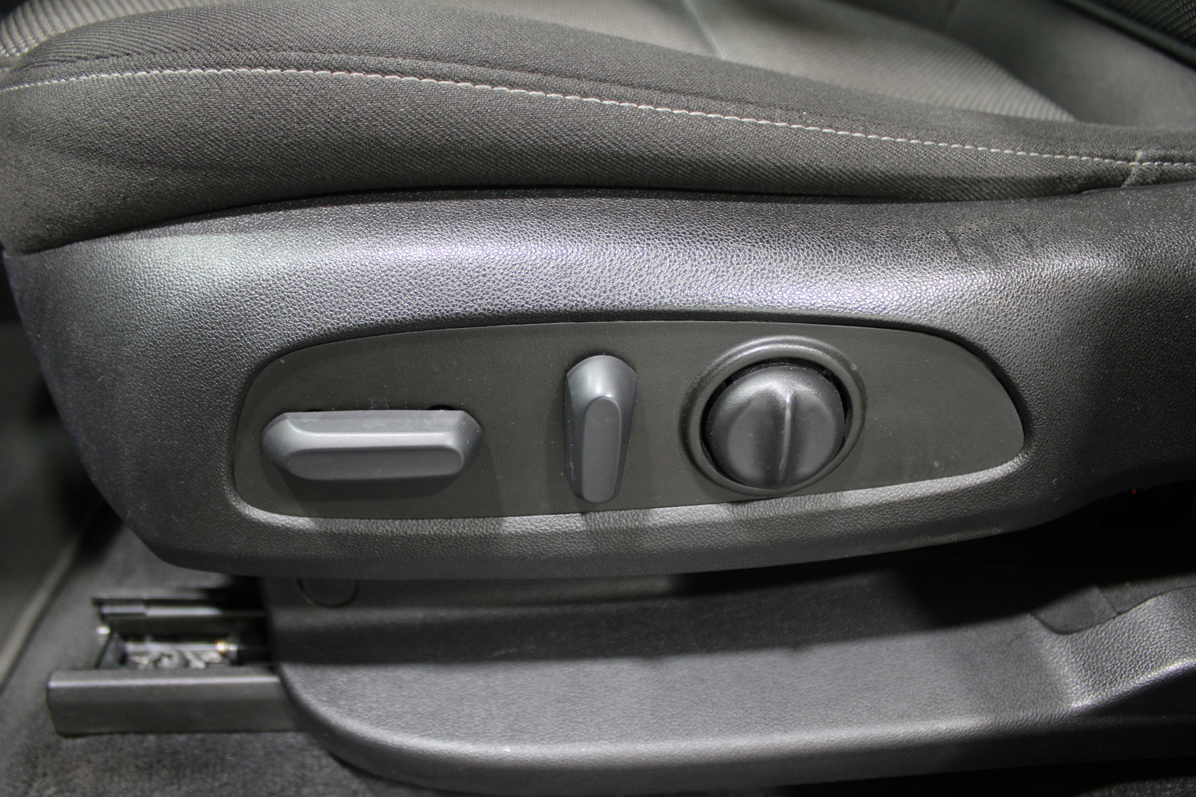 Used 2023 Chevrolet Traverse LT image 4