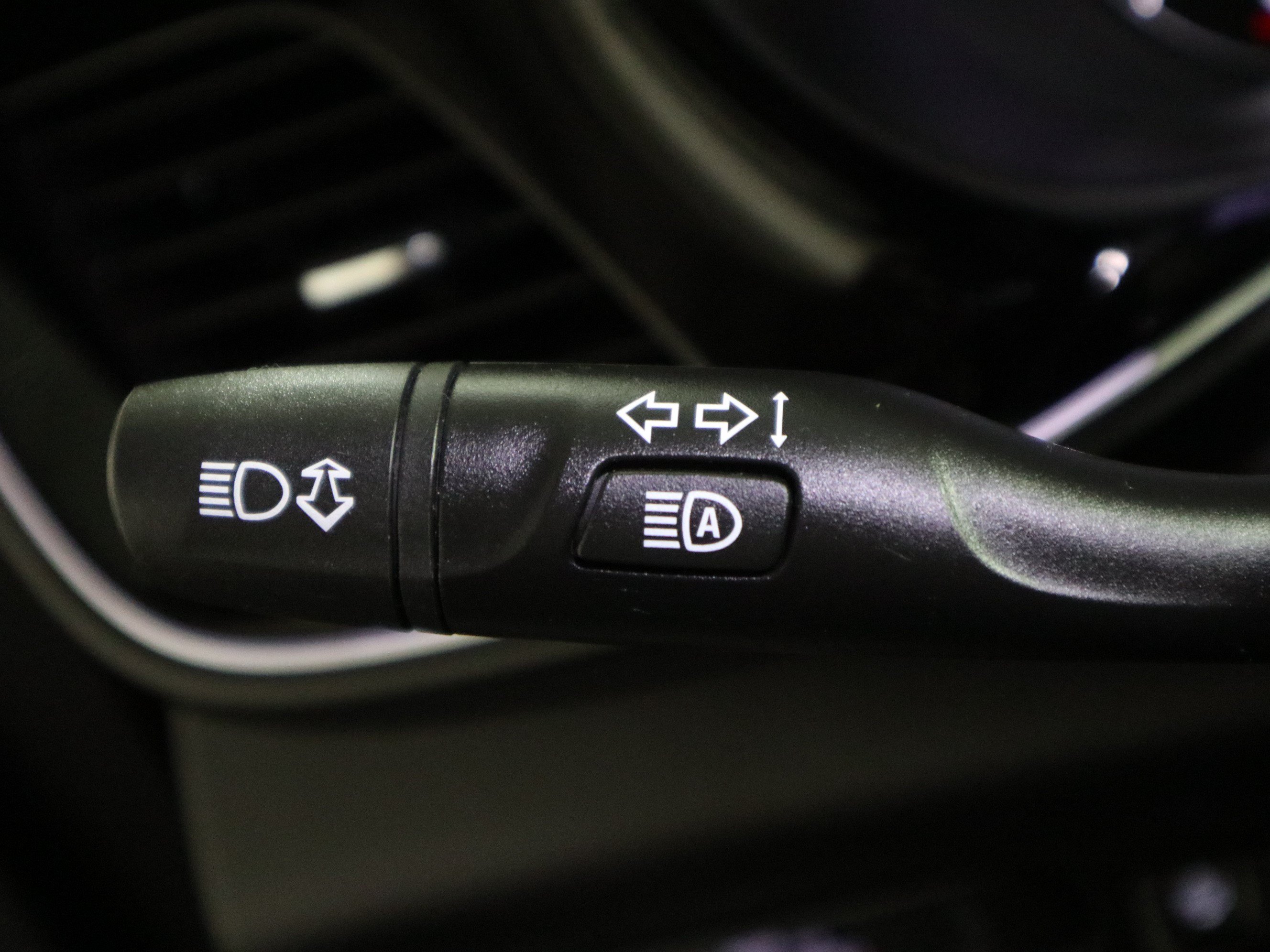 Used 2023 Buick Envision Avenir AWD/4WD image 30