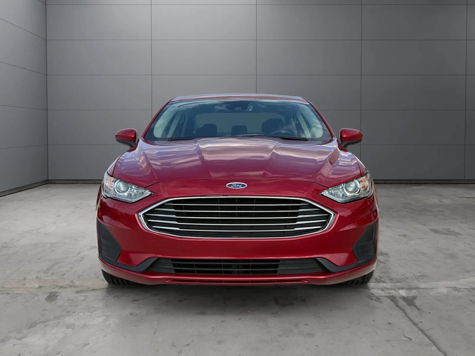 Used 2020 Ford Fusion SE FWD image 2
