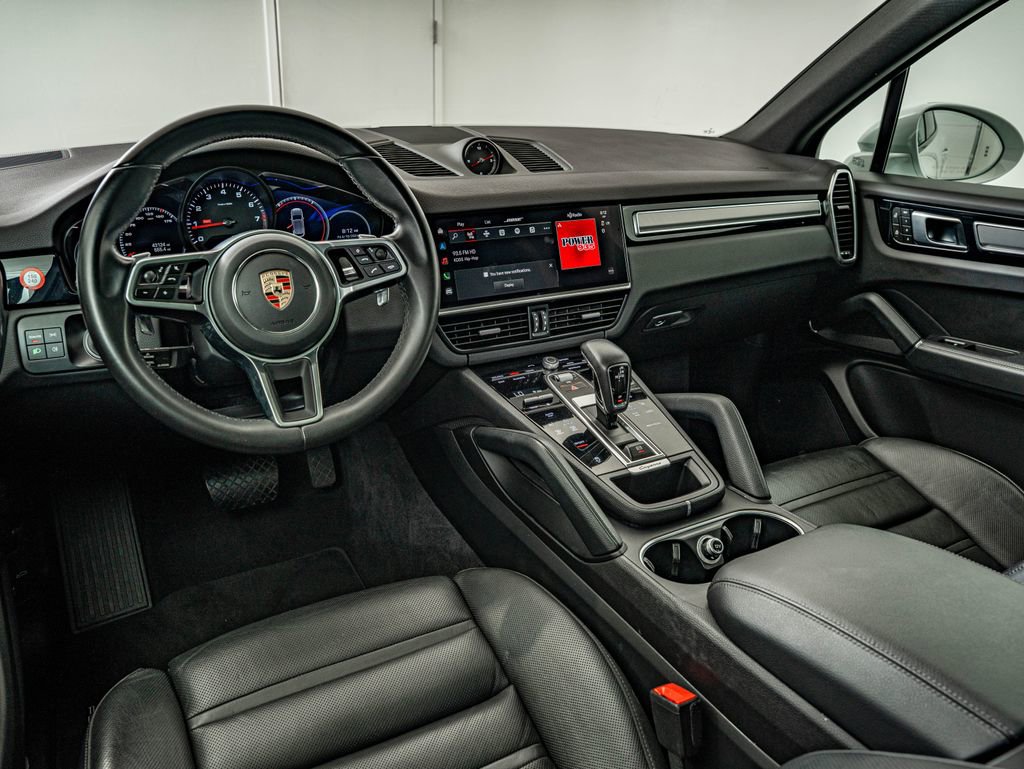 Certified 2023 Porsche Cayenne Platinum Edition image 4
