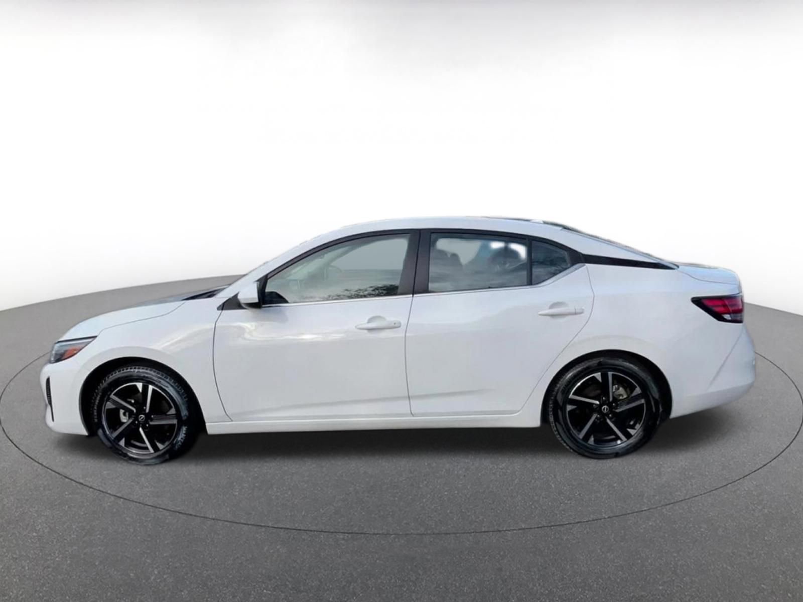 Used 2025 Nissan Sentra SV FWD image 9