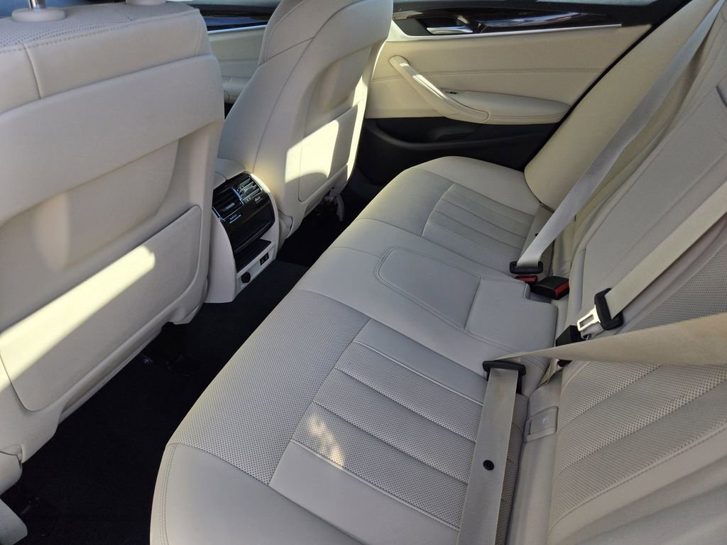 Used 2023 BMW 530e xDrive 530e iPerformance image 27