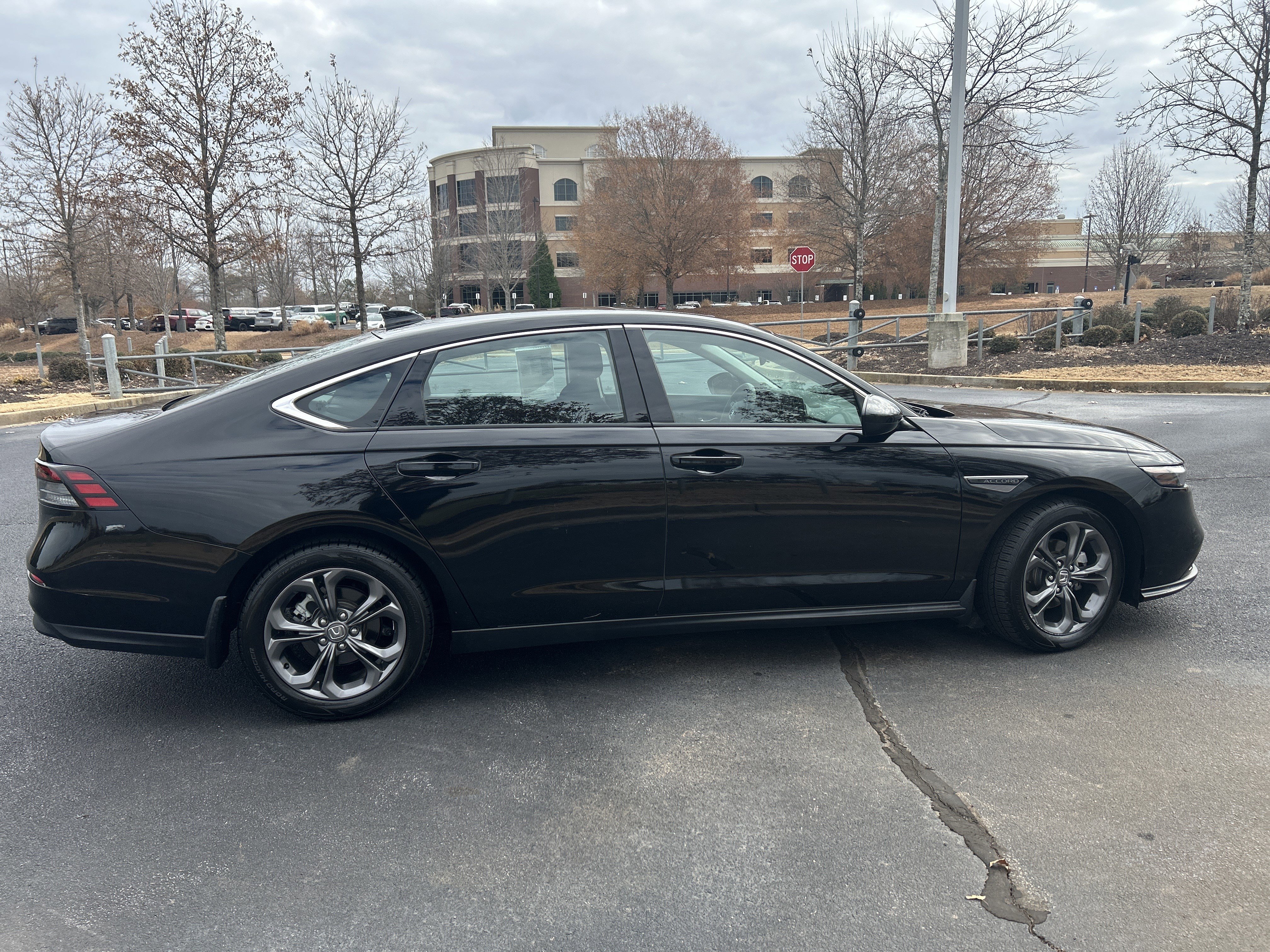 Used 2023 Honda Accord EX image 10