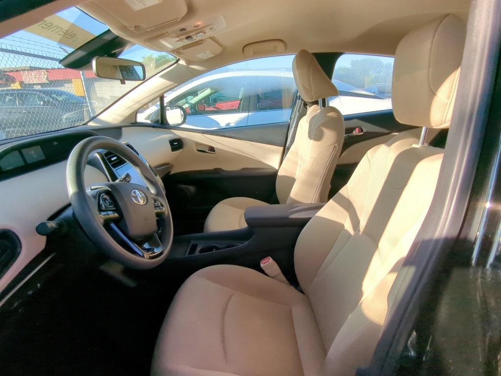 Used 2022 Toyota Prius LE FWD image 6