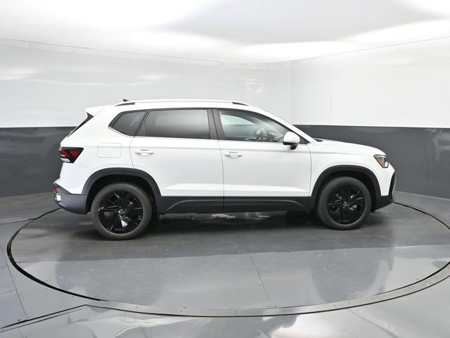 New 2026 Volkswagen Taos SE image 15