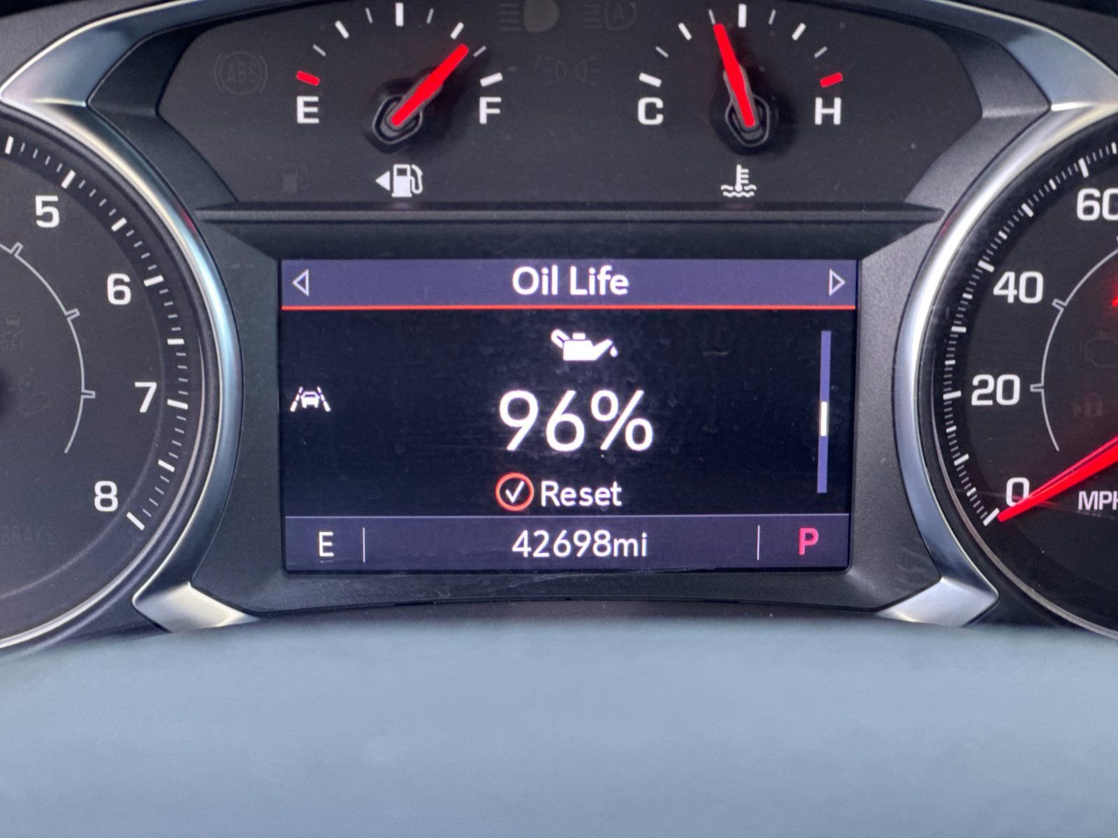 Used 2023 GMC Terrain SLE w/ Driver Convenience Package image 29