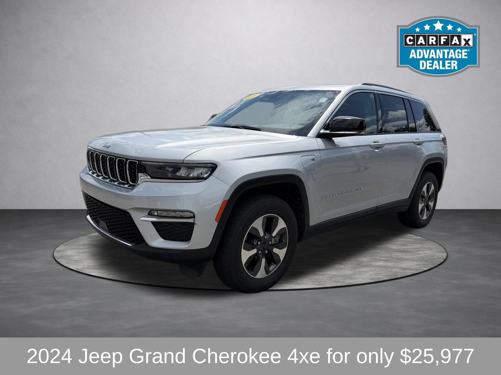 Used 2024 Jeep Grand Cherokee Limited 4xe AWD/4WD image 3
