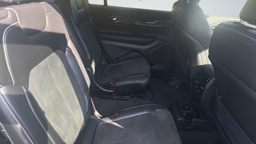 Used 2023 Jeep Grand Cherokee L Laredo AWD/4WD image 21