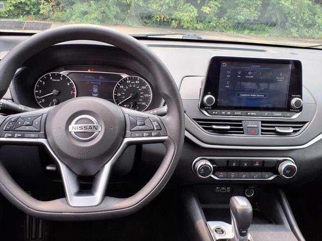Used 2022 Nissan Altima 2.5 SV FWD image 12
