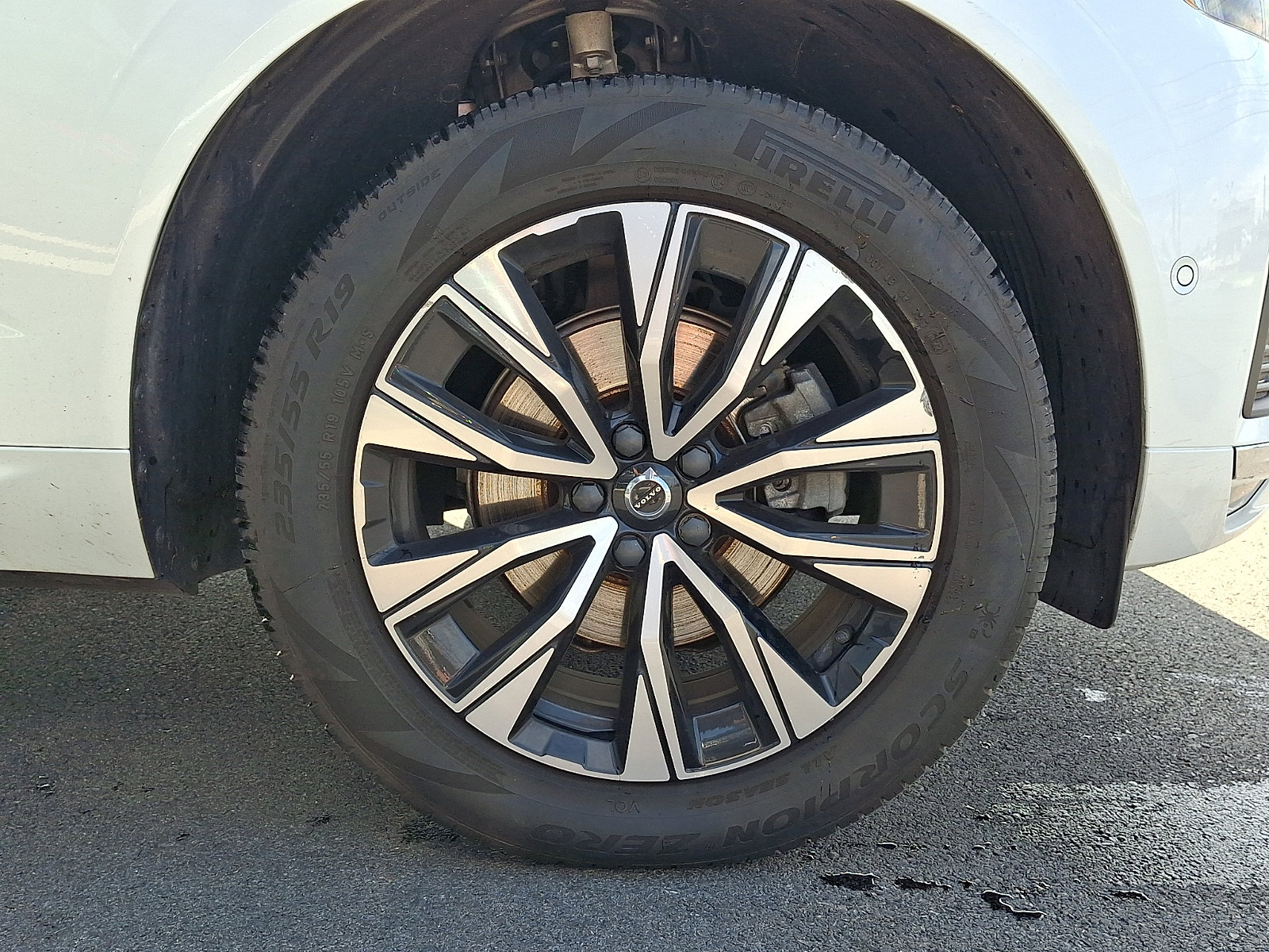 Used 2023 Volvo XC60 B5 Plus AWD/4WD image 8