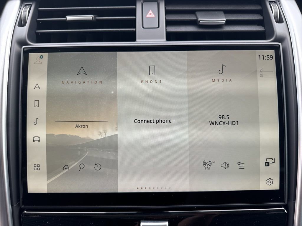 New 2024 Land Rover Discovery S image 20