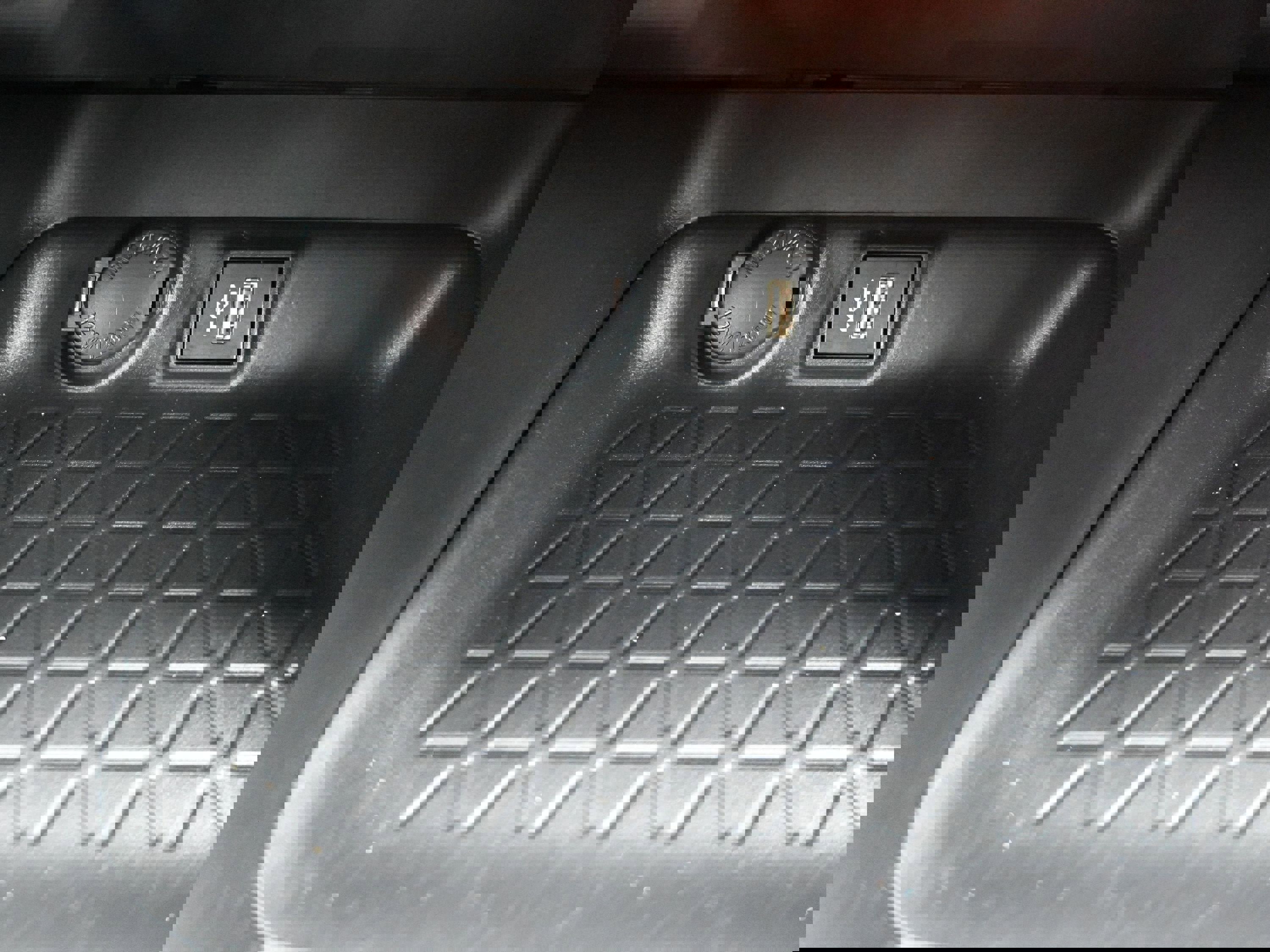 Used 2023 Toyota RAV4 SE image 19