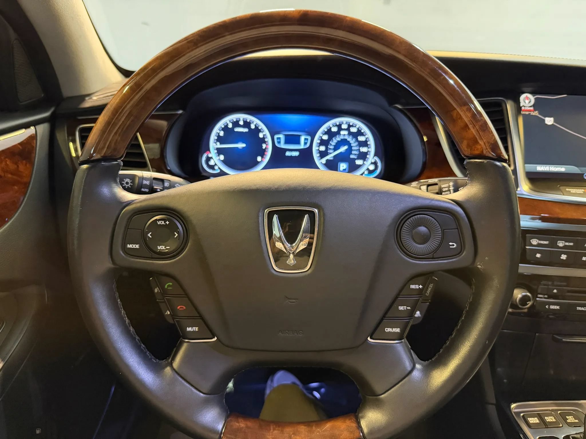 Used 2016 Hyundai Equus Ultimate RWD image 12