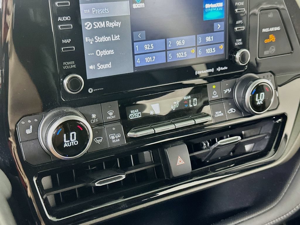 Used 2021 Toyota Highlander XLE FWD image 29