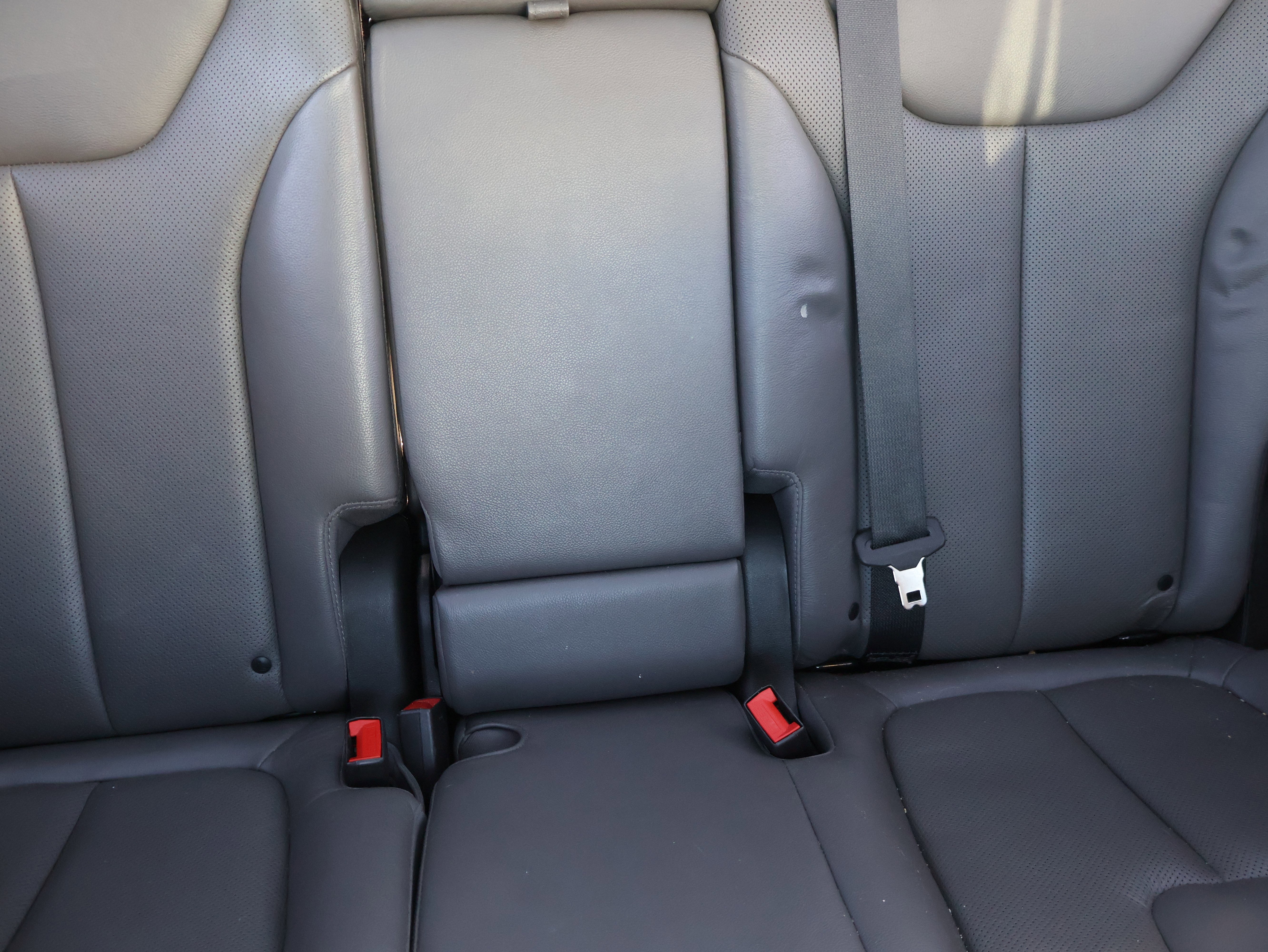 Used 2020 Hyundai Santa Fe Limited image 11