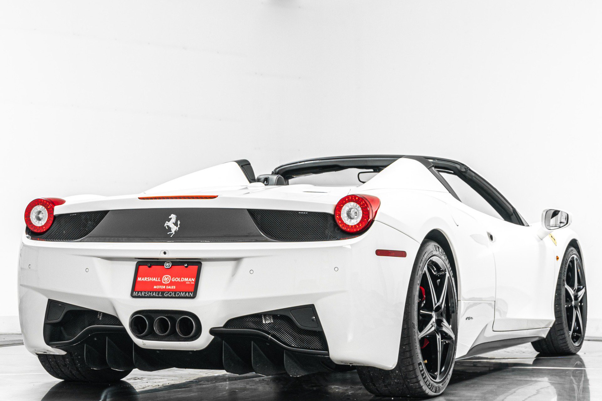 Used 2015 Ferrari 458 Spider RWD image 9