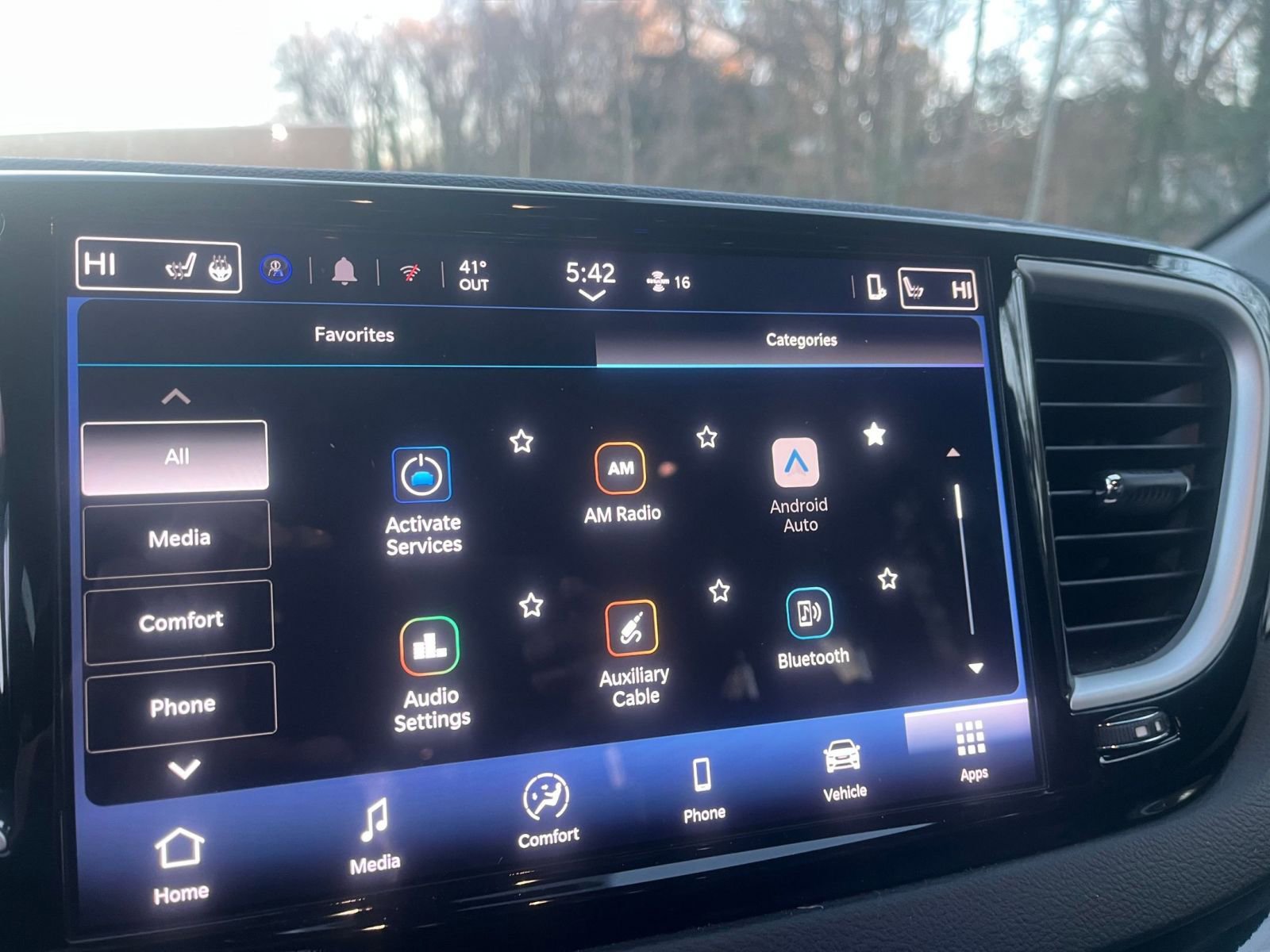 Used 2025 Chrysler Pacifica Select image 20