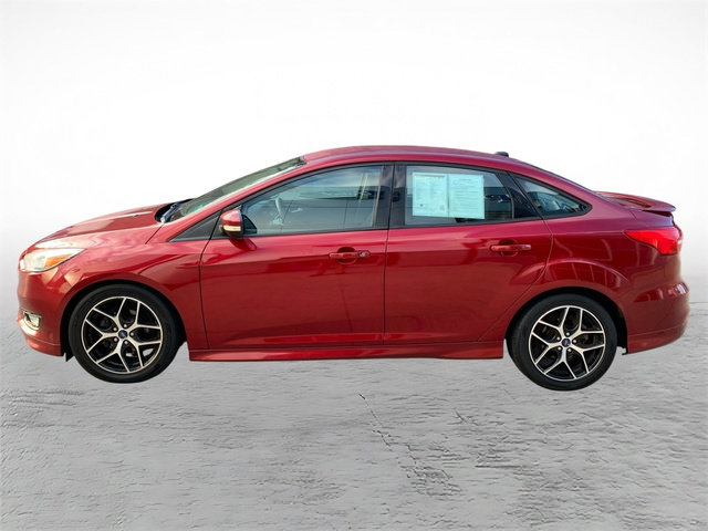 Used 2016 Ford Focus SE w/ SE Sport Package image 5