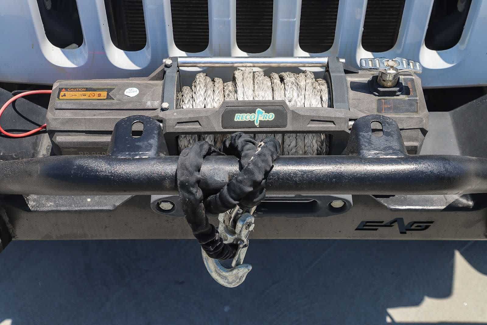 Used 2017 Jeep Wrangler Unlimited Sahara w/ Connectivity Group AWD/4WD image 8