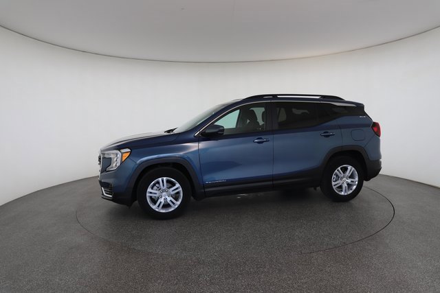 Used 2024 GMC Terrain SLE w/ Driver Convenience Package image 5