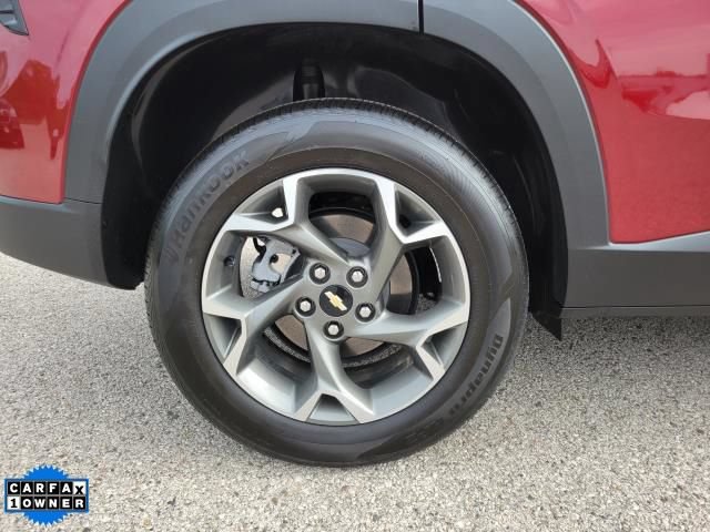 Used 2024 Chevrolet Trax LT w/ LT Convenience Package FWD image 5
