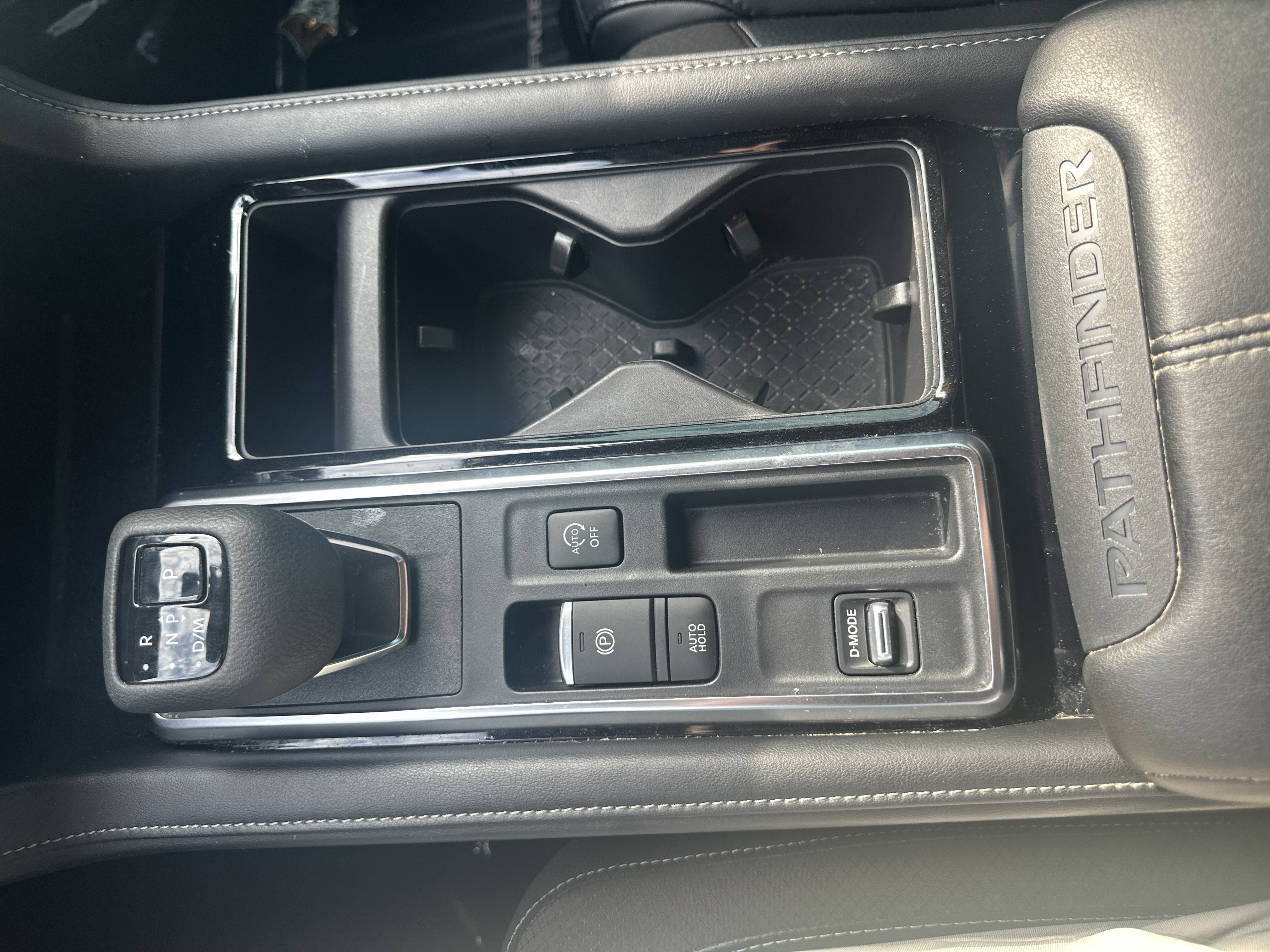 Certified 2024 Nissan Pathfinder SL w/ Black Appearance Package FWD image 29
