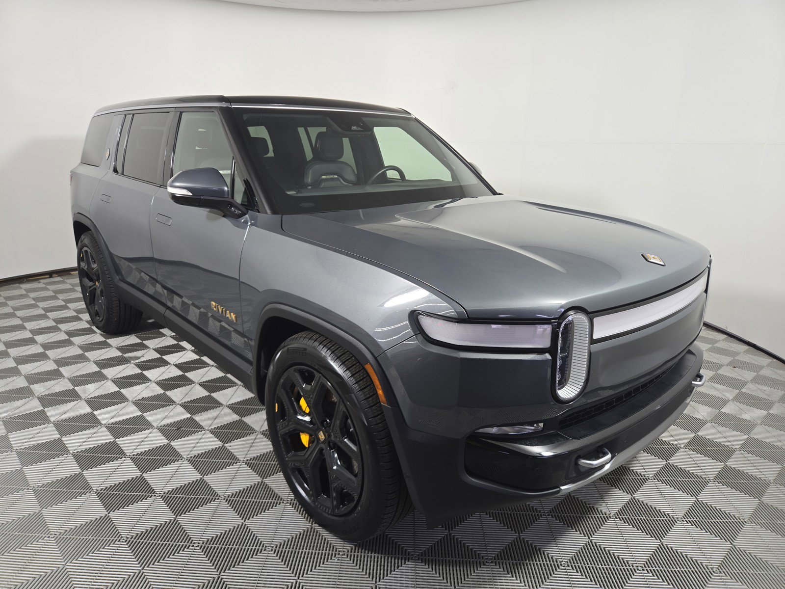 Used 2022 Rivian R1S Launch Edition image 7