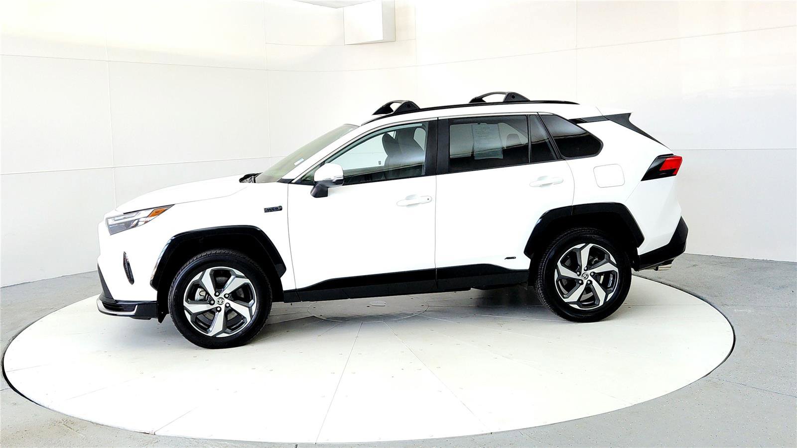 Used 2024 Toyota RAV4 SE w/ Weather & Moonroof Package image 3